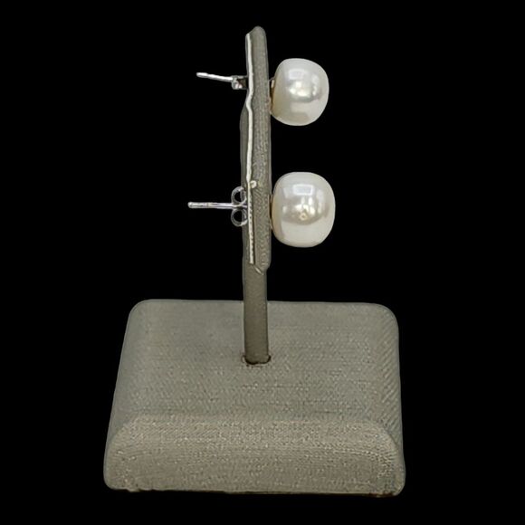 925 Sterling Silver‎ 10mm Button White Cultured Freshwater Pearl Stud Earrings - Picture 3 of 9